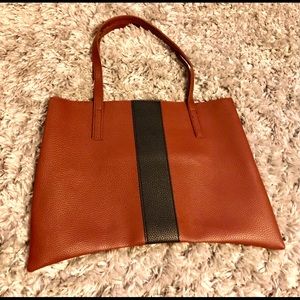Authentic Vince Camino Leather Pebble Tote  NEW